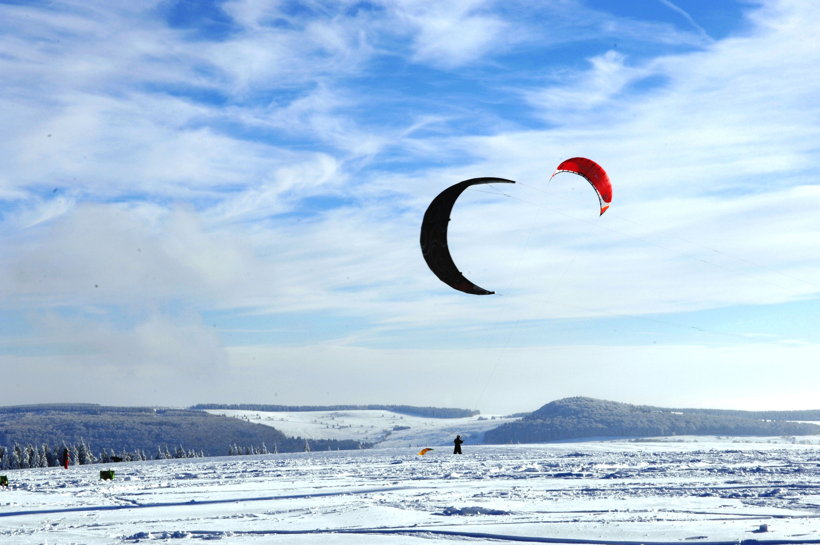 Winterzauber Wasserkuppe Rhön Ski- und Rodelarena und Paragliding.