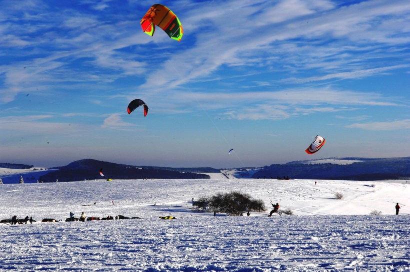 Winterzauber Wasserkuppe Rhön Ski- und Rodelarena und Paragliding.