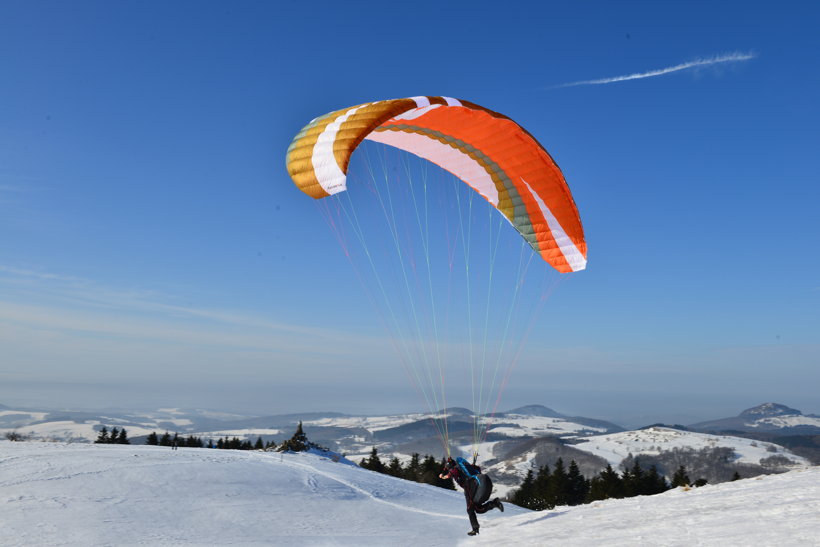 Winterzauber Wasserkuppe Rhön Ski- und Rodelarena und Paragliding.