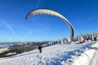 Winterzauber Wasserkuppe Rhön Ski- und Rodelarena und Paragliding.