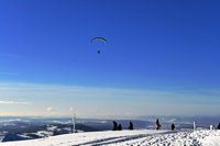 Winterzauber Wasserkuppe Rhön Ski- und Rodelarena und Paragliding.